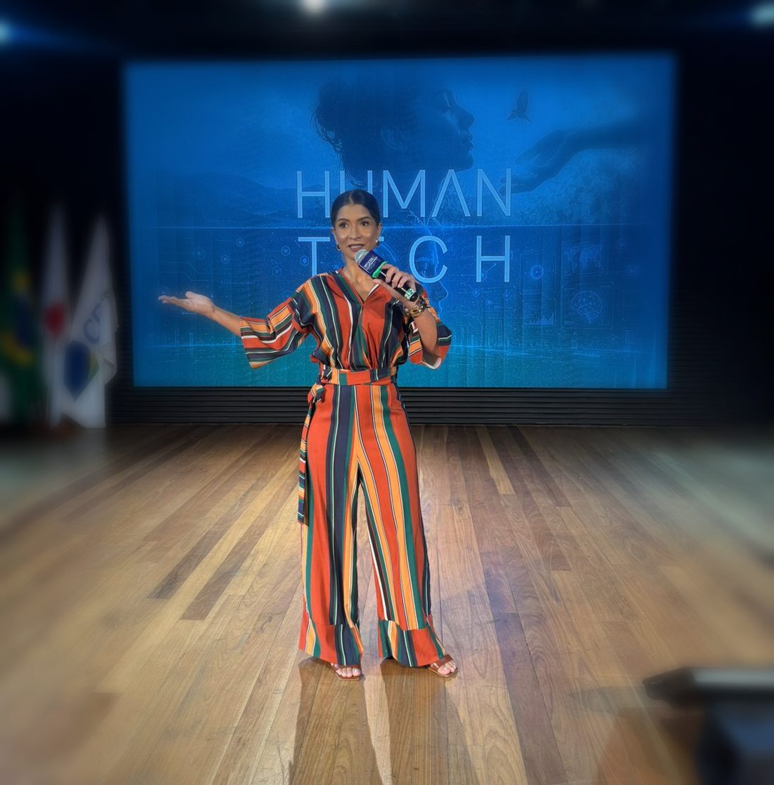 Palestrando em evento sobre pessoas e liderança